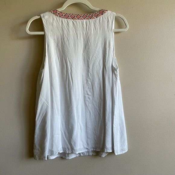 Gianni Bini White Sleeveless Tank with Aztec print sz S - Picture 2 of 4